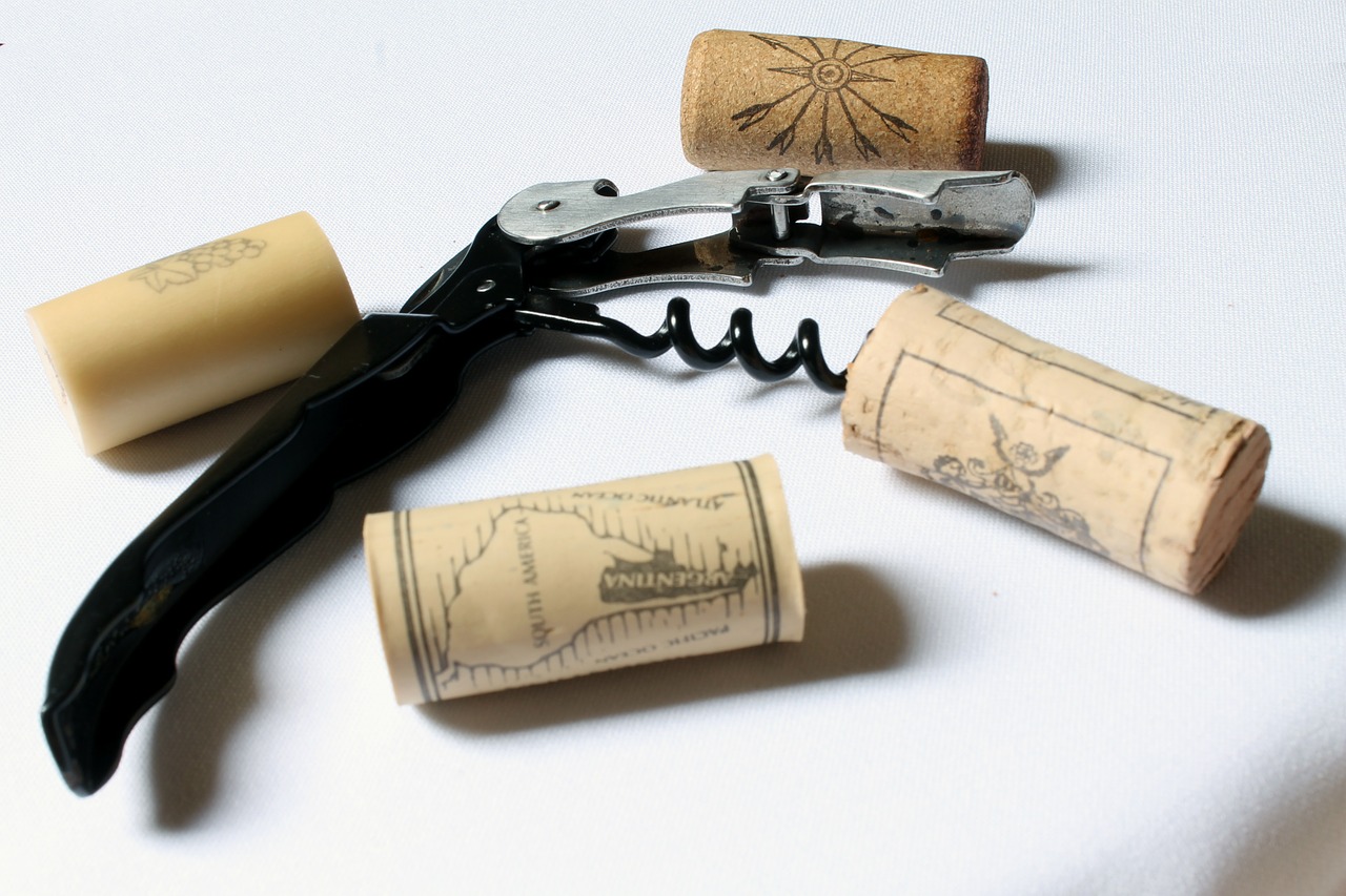 ワインのコルク栓を簡単に開けられる道具おすすめ３選