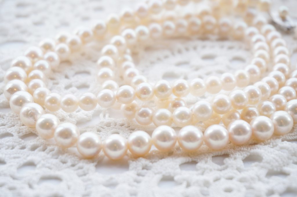 真珠のネックレスの簡単なお手入れ方法
